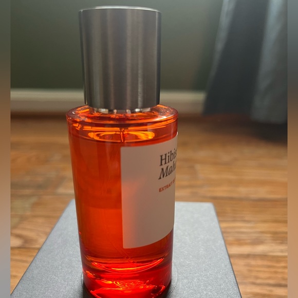 📍SOLD📍Hibiscus Mahajad by Maison Crevelli Extrait de Parfum. - Picture 9 of 9